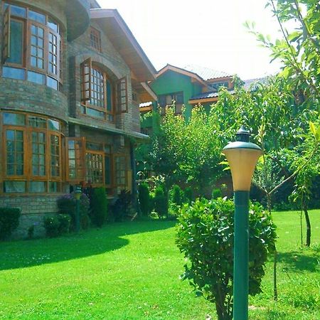 Hillscape Inn Srīnagar Buitenkant foto