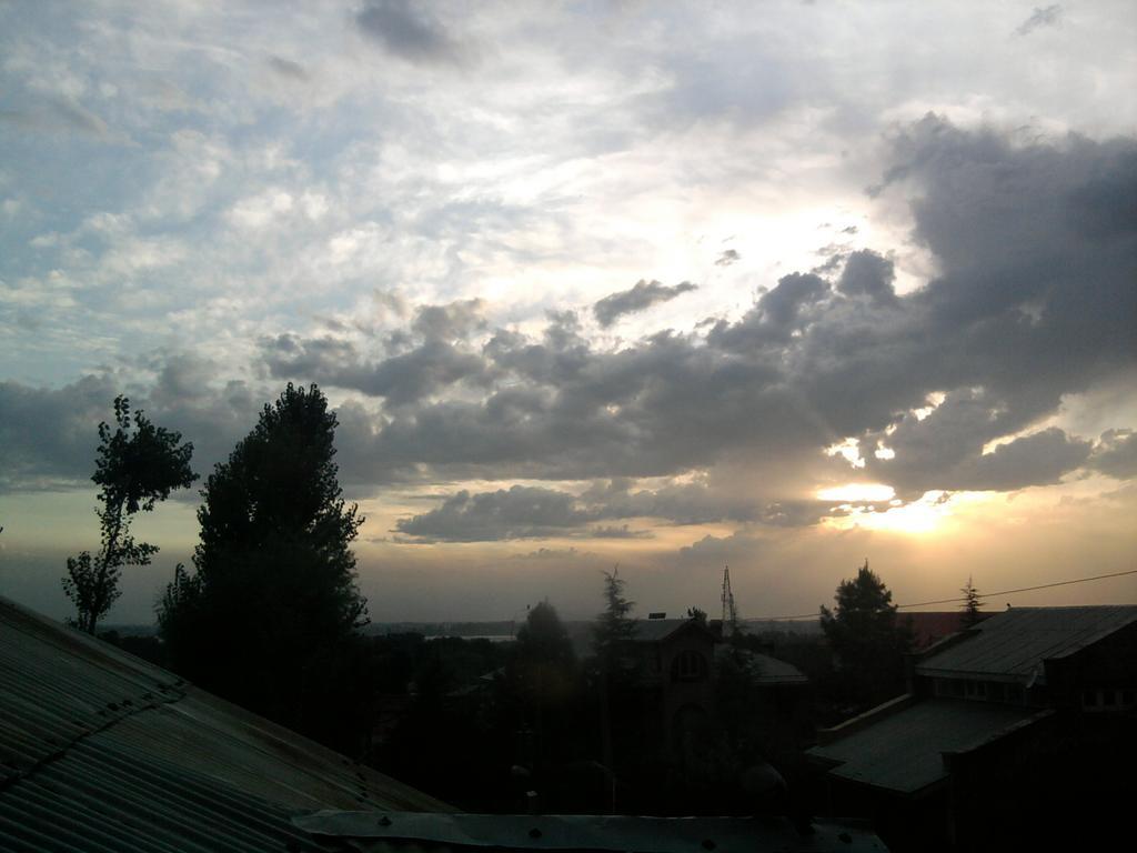 Hillscape Inn Srīnagar Buitenkant foto